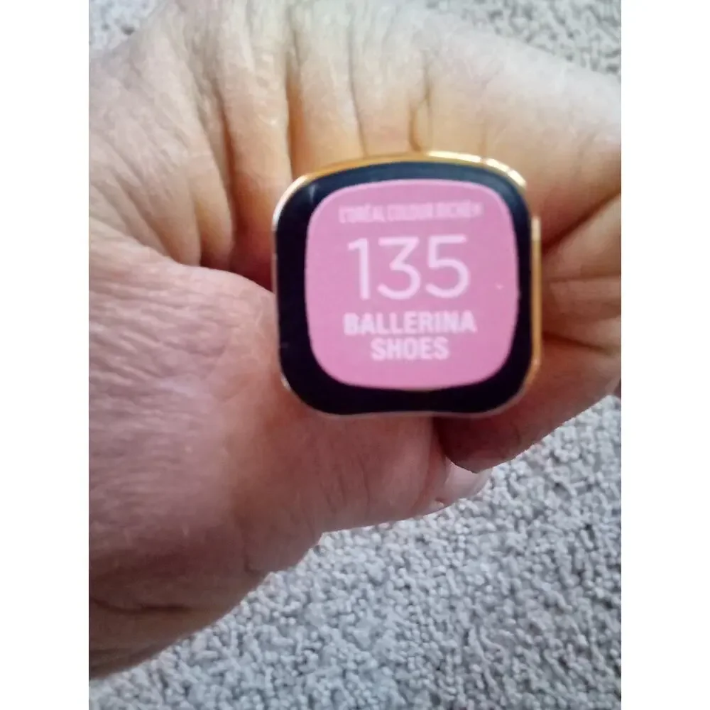 New L'oreal Paris Colour Riche Lipcolour 135 Ballerina Shoes